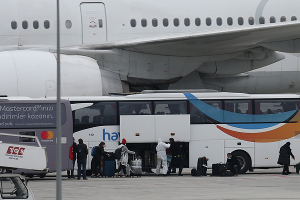 İngiltere'deki Türk vatandaşları İstanbul'a getirildi