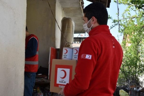 Türk Kızılay Balıkesir şubesi hayırseverlerin desteği ile umut olmaya devam ediyor