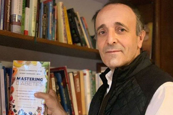 ABD'de yaşayan Türk doktor Obuz'a göre Kovid-19'un DNA'sıyla oynandı