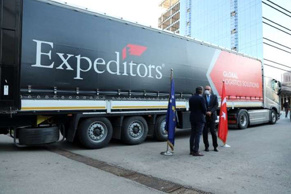 Türkiye'den Kosova'ya tıbbi ekipman yardımının ikinci kısmı da ulaştı