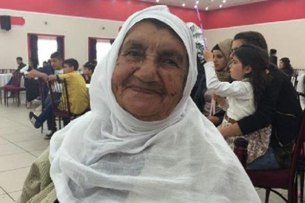 90 yaşındaki kadın koronavirüsü yendi