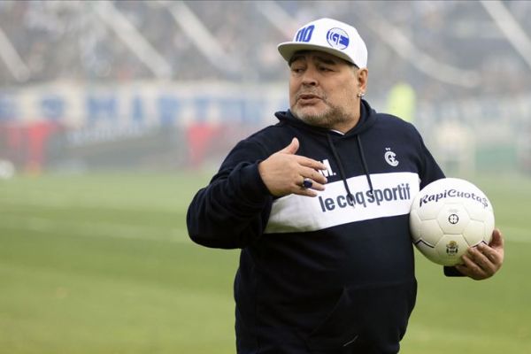 Maradona yeniden 'futbola dönmek' istiyor