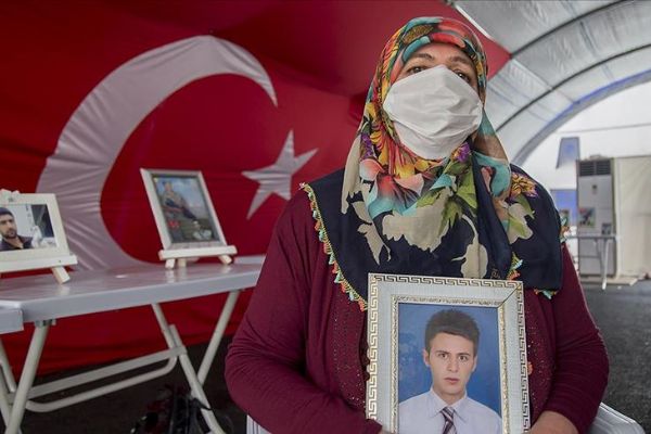 Diyarbakır annelerinden Övünç: Gel oğlum adalete teslim ol