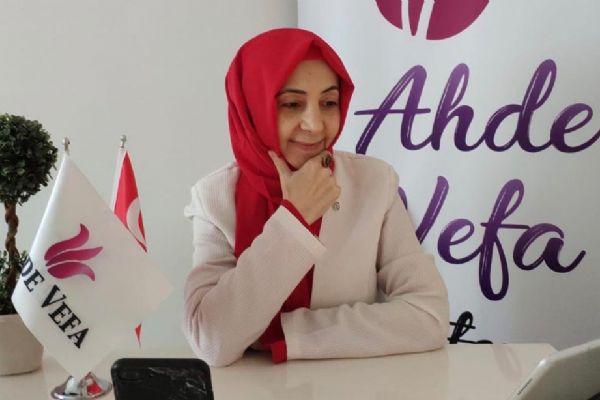 Dünyada ilk defa:’Türk gurbetçilere online moral konseri’ verildi