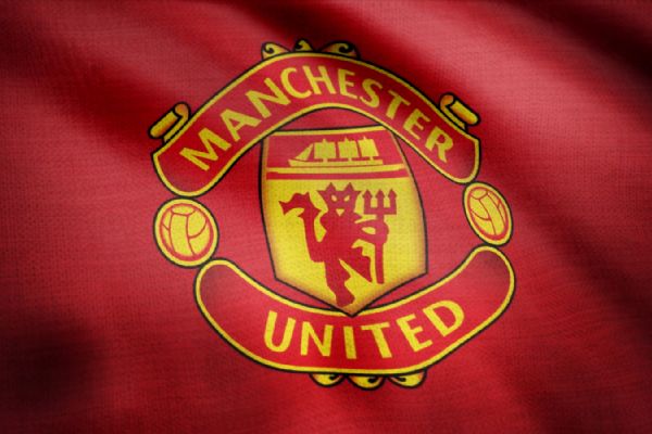 Manchester United  'ayakta seyirci' alacak