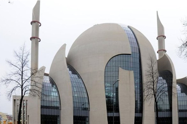 Almanya'da camiler, 9 Mayıs'ta ibadete açılıyor