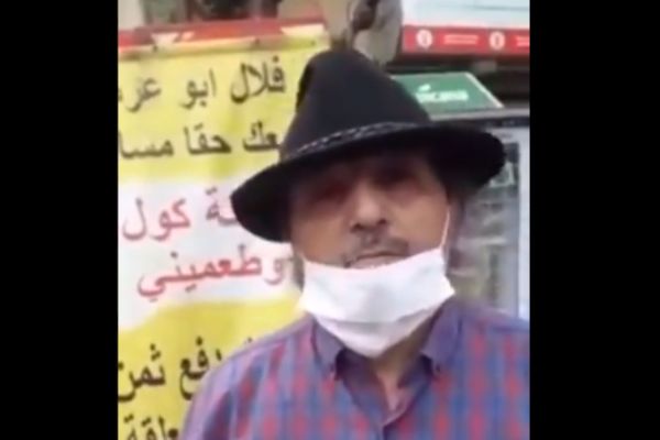 Lokanta sahibi destek için veresiye defterini yaktı