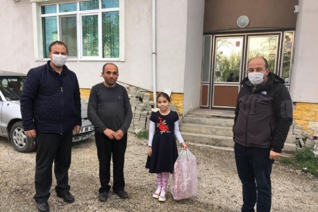 İl Başkanı Altınöz, harçlıklarını bağışlayan Zeynep'e oyuncak gönderdi