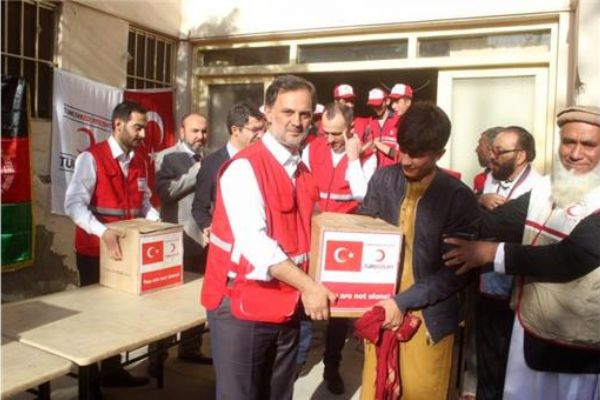 Kızılay'dan Afgan ailelere yardım