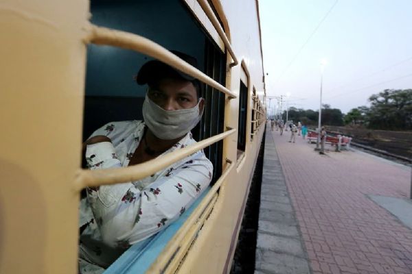 Hindistan'da sokağa çıkma yasağı 2 hafta uzatıldı