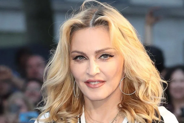Madonna koronavirüse yakalandı