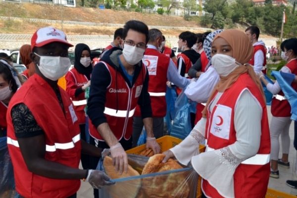 Türk Kızılay Amasya'da 10 bin pide dağıttı