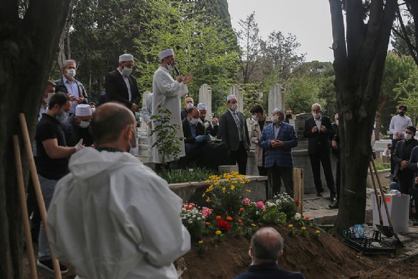İlahiyatçı-Yazar Ömer Döngeloğlu, son yolculuğuna uğurlandı