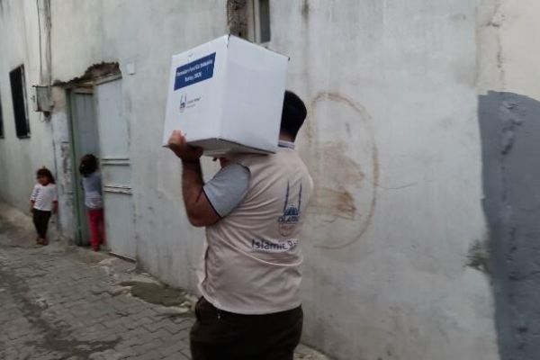 Sadakataşı yurtiçi Ramazan yardımlarını sürdürüyor