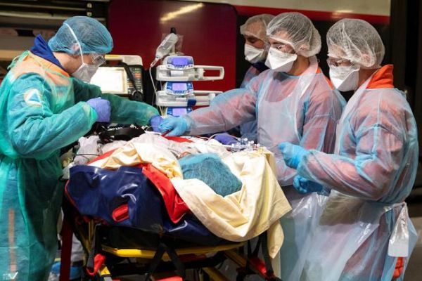 Türkiye'de Covid-19 nedeniyle 64 kişi hayatını kaybetti, yeni vaka sayısı düşmeye devam ediyor