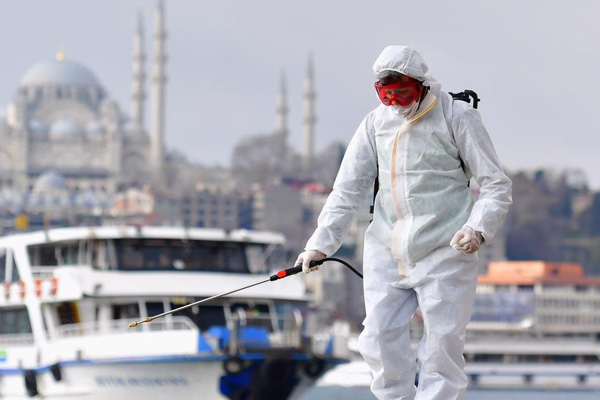 Bilim Kurulu üyesi uyardı: Virüsle beraber yaşamayı öğreneceğiz