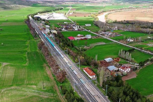 Modernize edilen Samsun-Sivas demir yolu hattında ilk yük treni sefere başladı