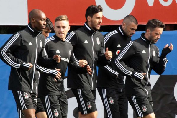 Beşiktaş gruplar halinde çalışmalara başladı