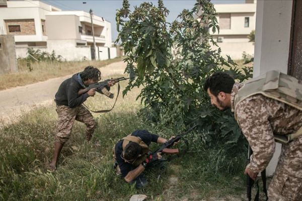 Libya ordusu, Hafter milislerinin işgalindeki Vatiyye Hava Üssü'nü tamamen kuşattı