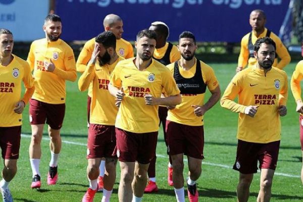 Galatasaray'dan mesafeli antrenman