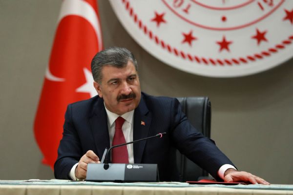 Türkiye'de Covid-19 nedeniyle 64 kişi hayatını kaybetti, yeni vaka sayısı düşmeye devam ediyor