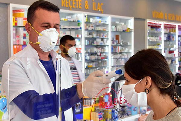 Fırsatçılar yine iş başında! Ateş ölçerlerin fiyatı 70'ten 700 liraya çıktı