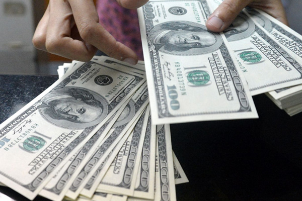 Dolar rekor seviyeye yükseldi