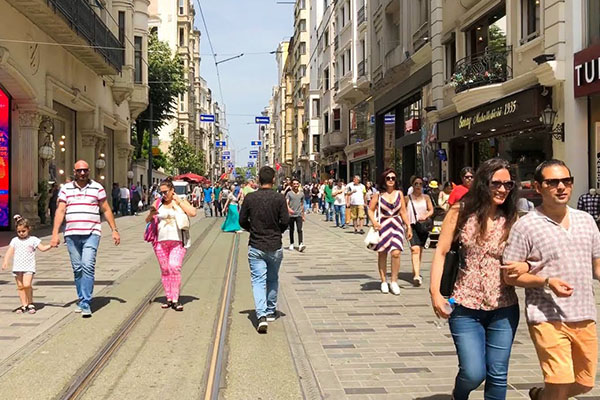 Tiyatrolar Temmuz’da, okullar eylülde açılacak: 4 aşamalı normalleşme