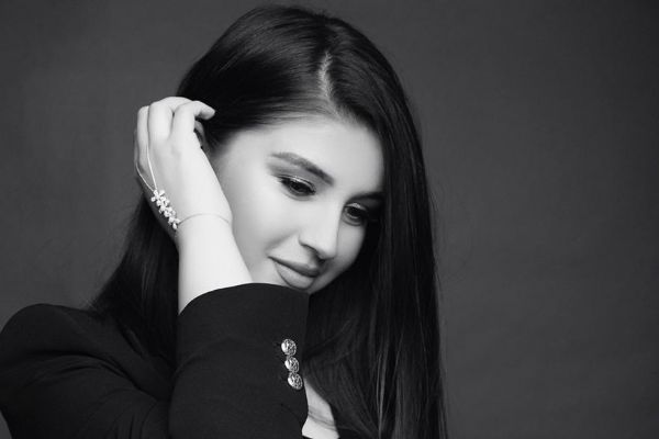 Sosyal Medya Uzmanı Elmira Namazova’ya yapılan jestler ülke gündeminde