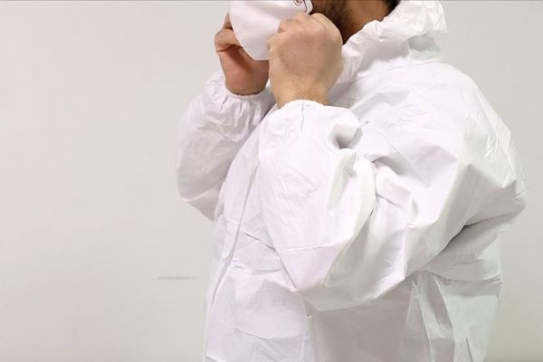 İngiltere'den resmi açıklama: Türk yetkililerin temin ettiği tulumlar kaliteli