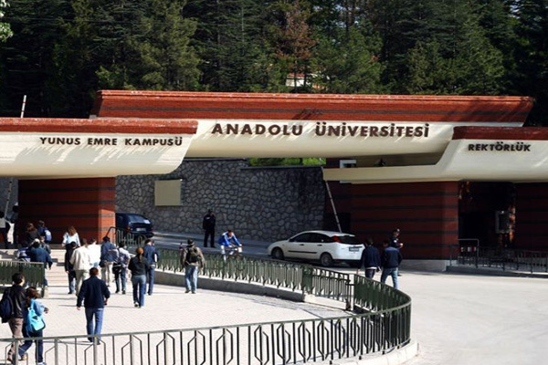 Anadolu Üniversitesi Rektörü istifa etti