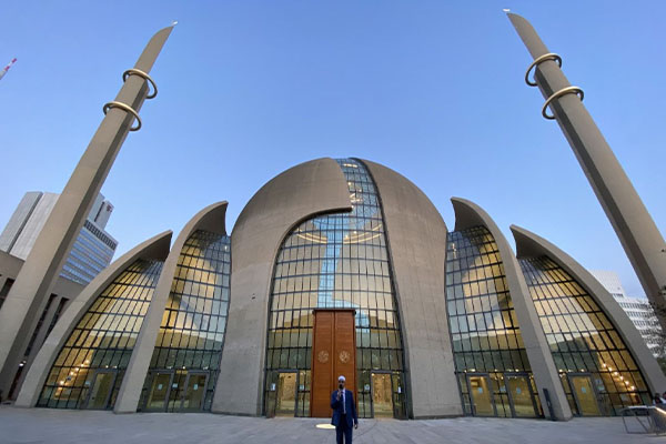 Almanya'da camiler yeniden ibadete açıldı