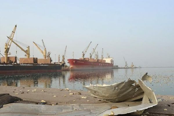 Husiler, Kızıldeniz'deki petrol tankerinden olası bir sızıntıdan koalisyonu sorumlu tuttu