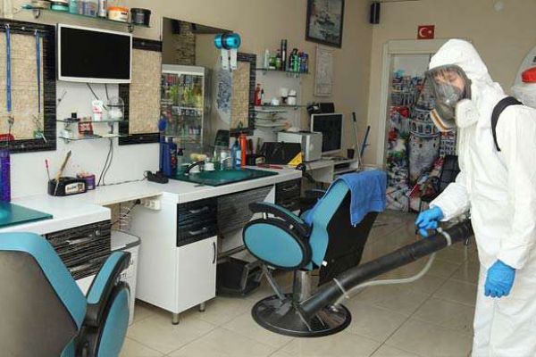 Berber ve kuaförler dezenfekte ediliyor