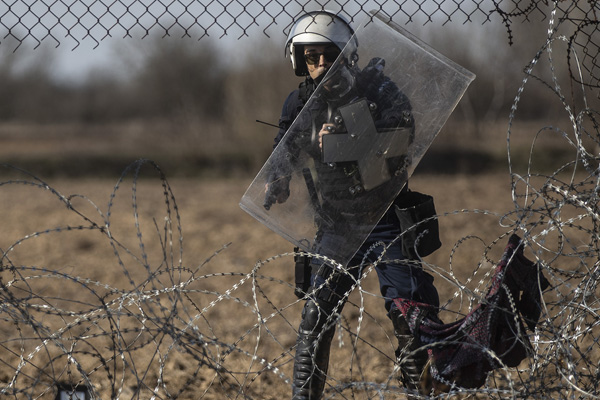 Yunanistan’da askeri tatbikatlar erteledi