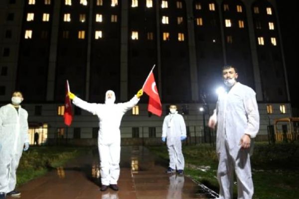 Almanya ile Türkiye'deki karantinayı karşılaştırdılar: Burada sanki evimizde gibiydik