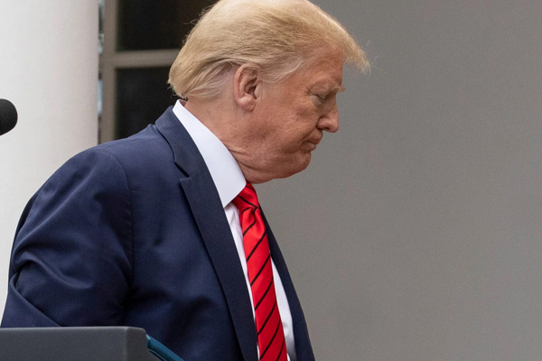 Trump'tan eyalet valilerine ''okulları açın'' çağrısı