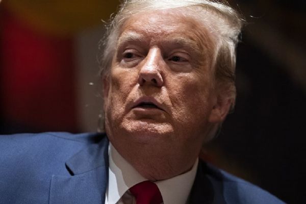 Trump'tan Kovid-19'a rağmen eyalet valilerine ''okulları açın'' çağrısı