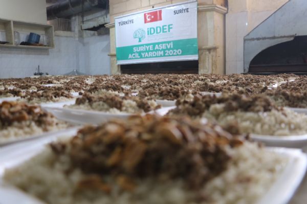 İDDEF İdlib'de her gün 1500 kişiye iftar veriyor