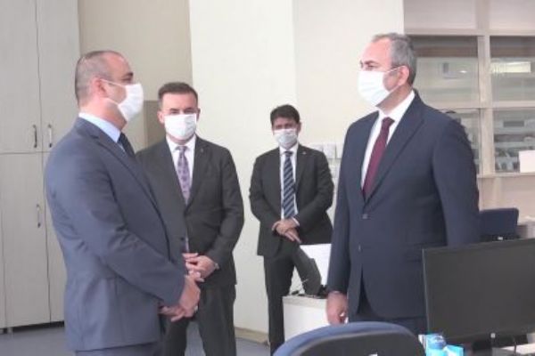 Adalet Bakanı Gül Ankara Adliyesi'nde incelemede bulundu