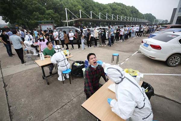 Wuhan'da test kuyruğu