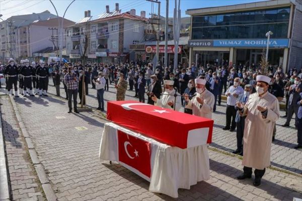 Terör saldırısında şehit olan belediye çalışanı toprağa verildi