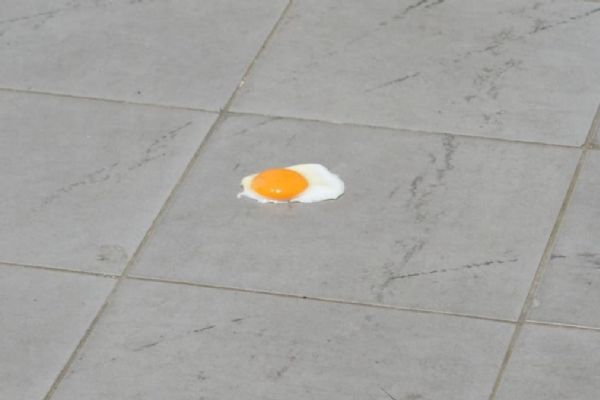 Yer: Adana! Rekor sıcakta yolda yumurta pişirdiler