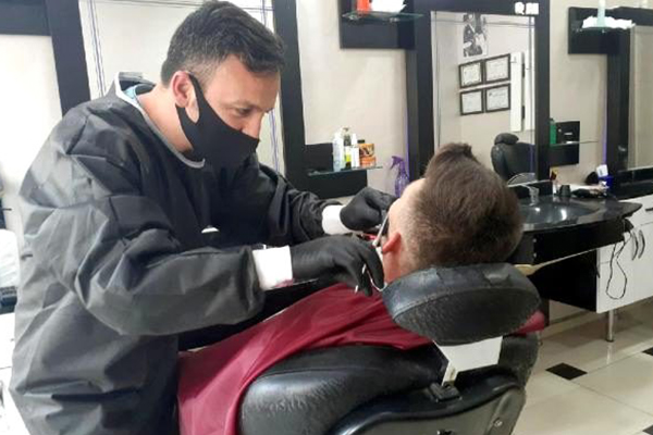 Bir ilimizde 26 berberin testi pozitif çıktı