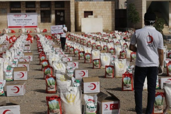 Türk Kızılayı, Yemen'de 2 bin gıda kolisi dağıttı