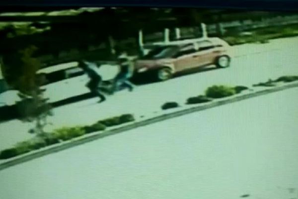 Dört yıl önceki kazada oğlunun ölümüne neden olan sürücüyü silahla öldürdü