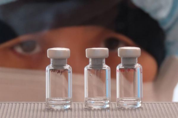 İngiltere'de 6 ay içinde tüm ülkeye yetecek aşı üretilebilecek