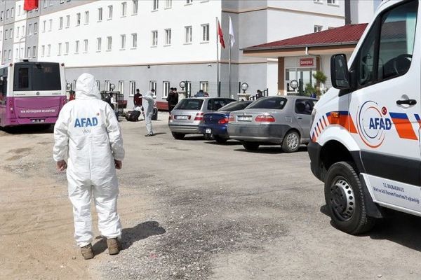 Türkiye'de kaç kişi karantinada kaldı?