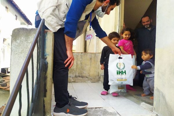 İHH bin 200 yetimi daha sevindirdi