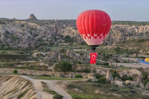 Yerli ve milli sıcak hava balonundan 'gençlik' uçuşu